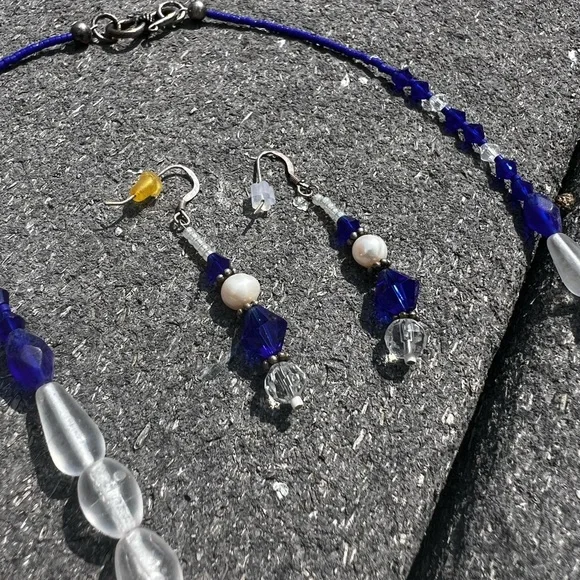 CLEARANCE Blue and White Beaded Turtle Necklace and Earrings - Picture 5 of 10